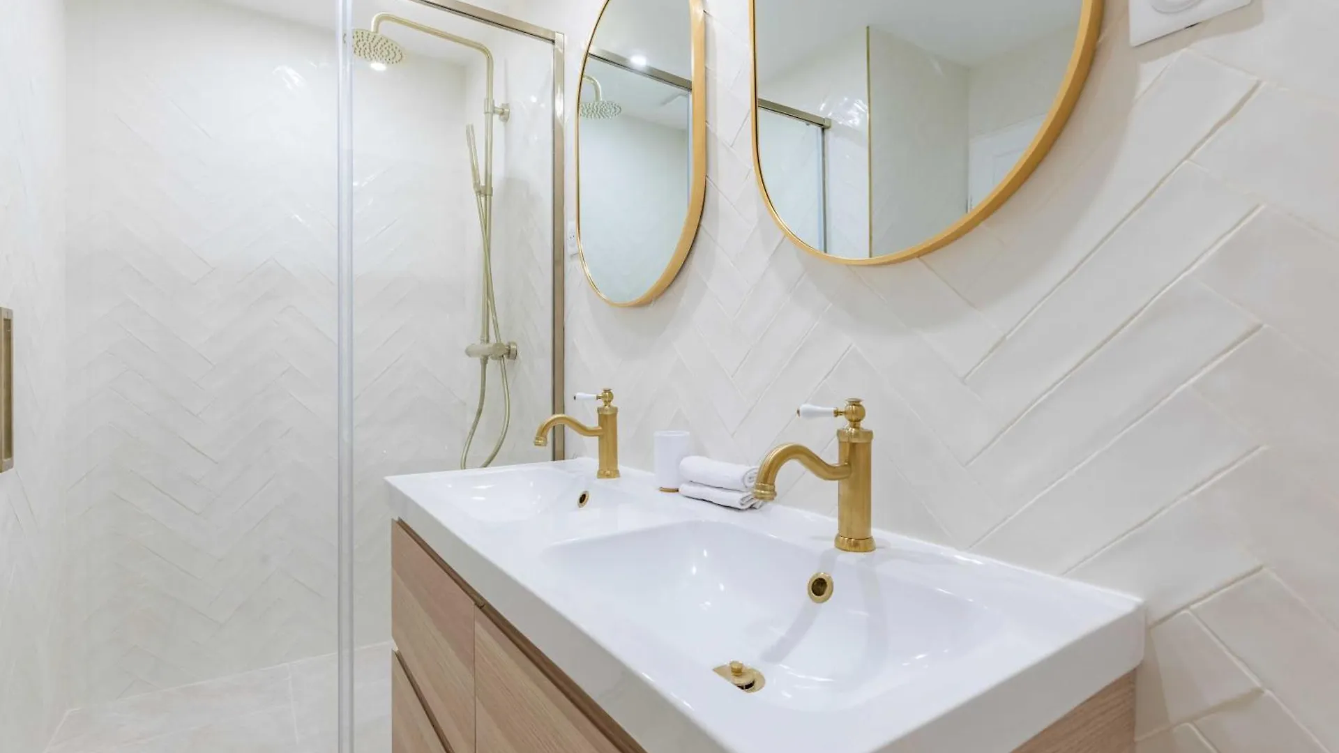 Magnificent Apartment - 3Br - 6P - Le Marais París 0*,  Francia